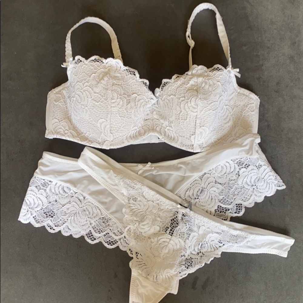 Adore Me white contour bra. 36C